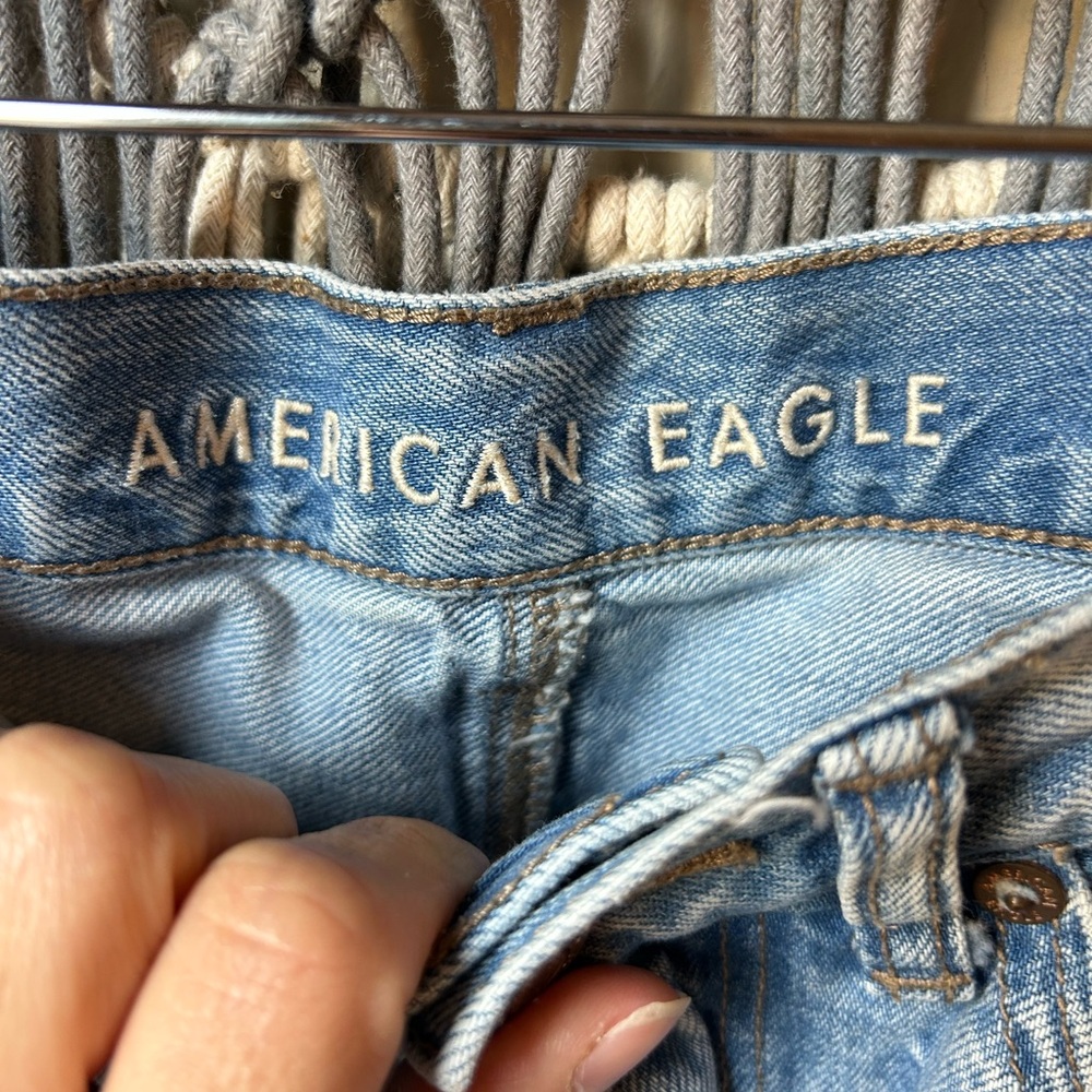 American Eagle Outfitters Women's Distressed Blue Denim High Rise Mom Shorts - Picture 2 of 8